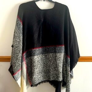 V Fraas Black and White Fringed  Wrap/Shawl/Poncho